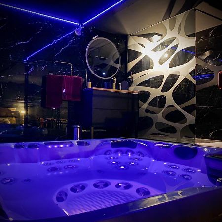 Loveroom Avec Jacuzzi 01 Chazey-sur-Ain Exterior photo
