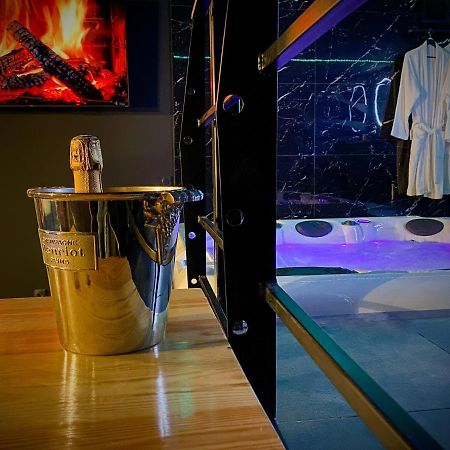 Loveroom Avec Jacuzzi 01 Chazey-sur-Ain Exterior photo