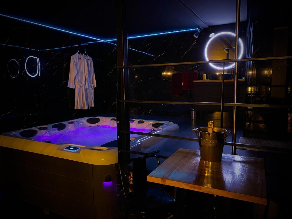 Loveroom Avec Jacuzzi 01 Chazey-sur-Ain Exterior photo