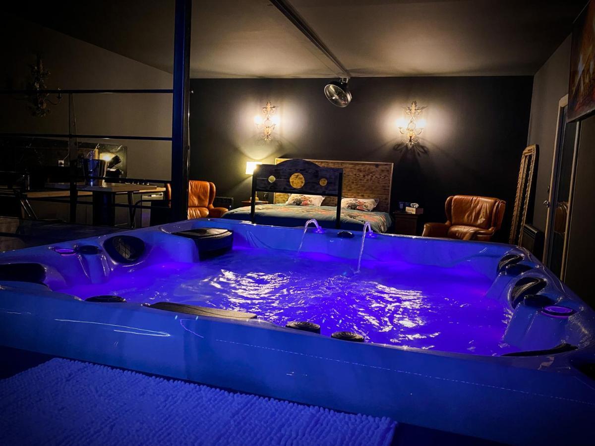 Loveroom Avec Jacuzzi 01 Chazey-sur-Ain Exterior photo