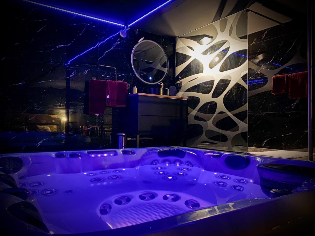Loveroom Avec Jacuzzi 01 Chazey-sur-Ain Exterior photo