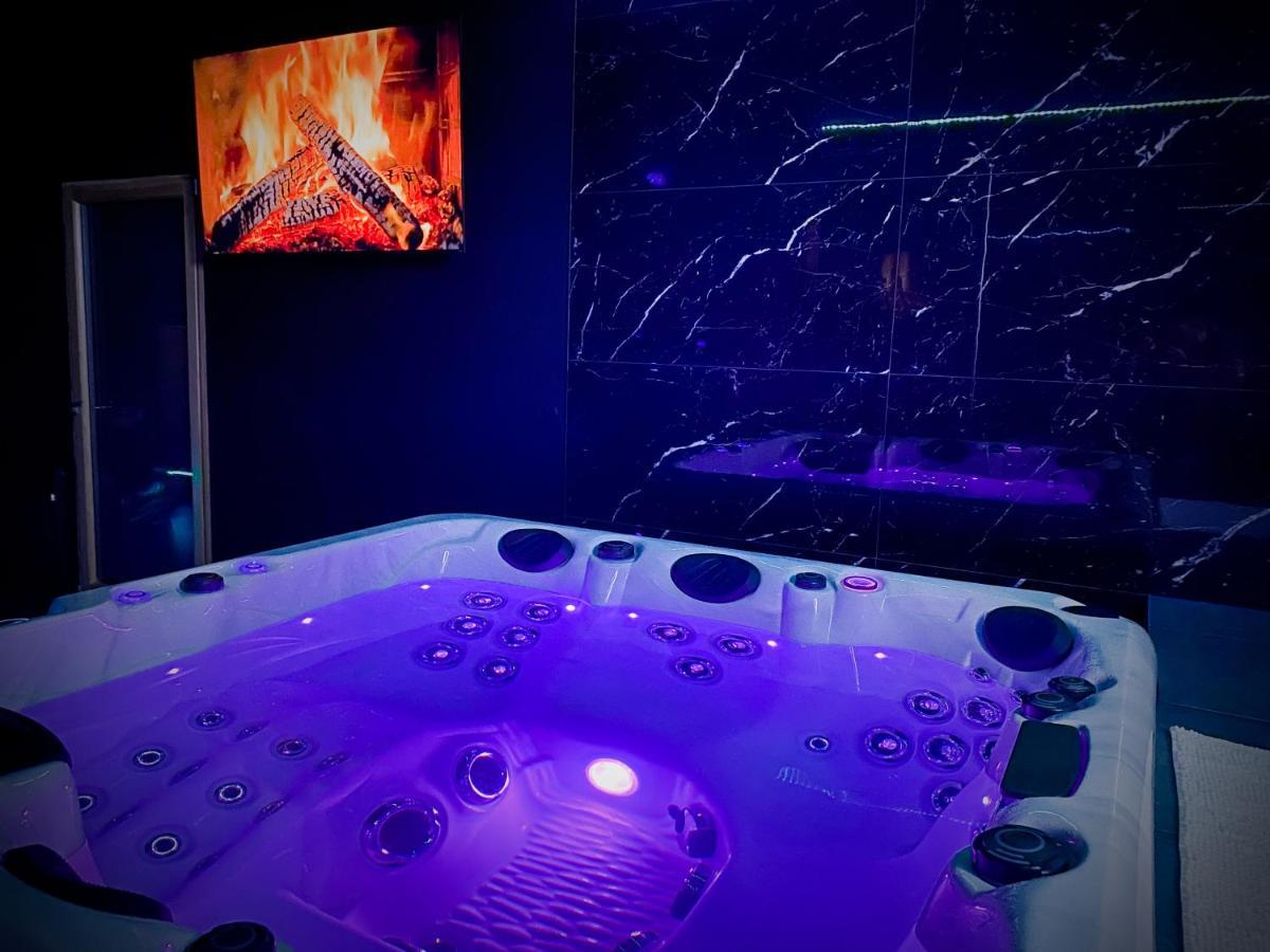 Loveroom Avec Jacuzzi 01 Chazey-sur-Ain Exterior photo