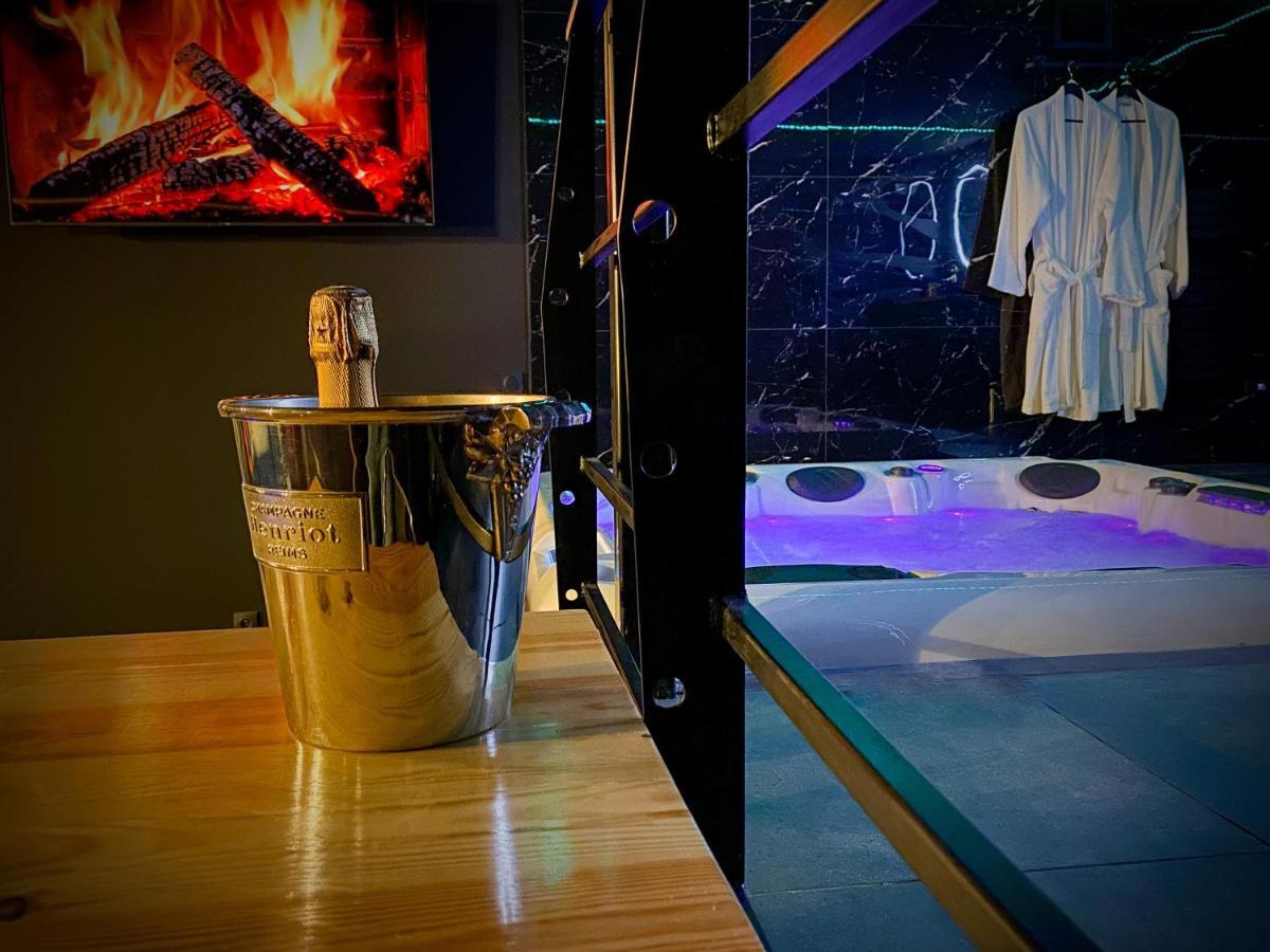 Loveroom Avec Jacuzzi 01 Chazey-sur-Ain Exterior photo