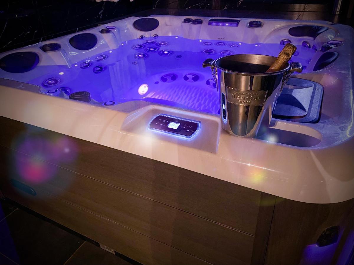 Loveroom Avec Jacuzzi 01 Chazey-sur-Ain Exterior photo
